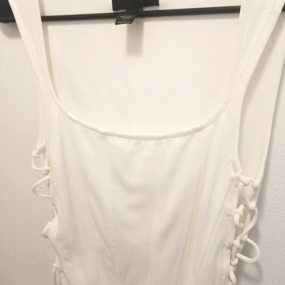 BRAND NEW (NWOT) h:ours Bee Bodysuit in Ivory - Picture 8 of 13